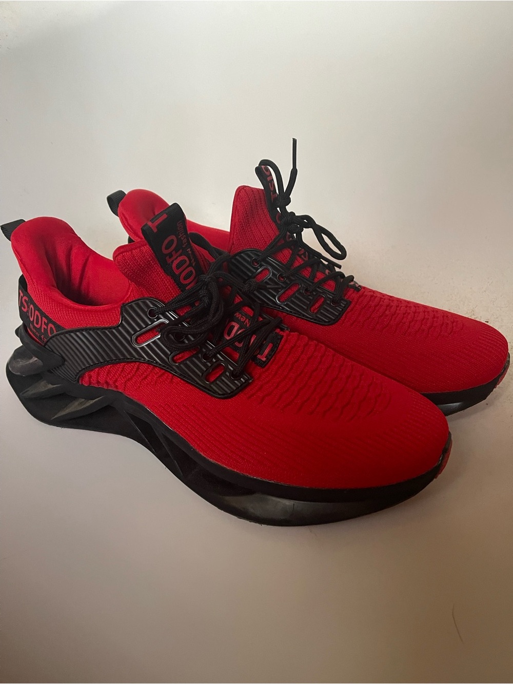 Amazon Men's Red and Black Athletic Knit Sneakers